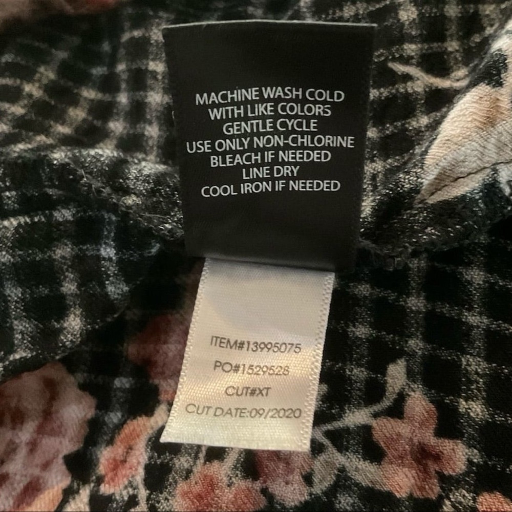 Torrid Plus Size Emma Babydoll Crinkle Gauze Button Up Black Floral Tunic Top 2​ - Picture 9 of 10